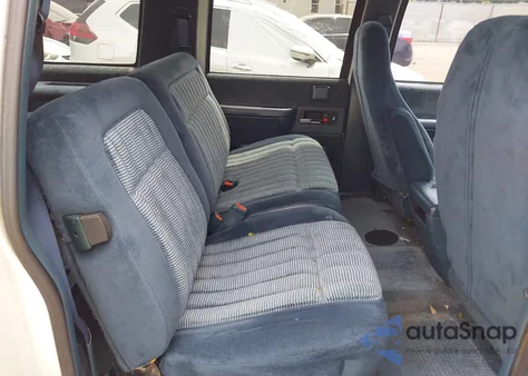 1994 Chevrolet Suburban C1500 from USA, damaged, VIN 1GNEC16K0RJ399020